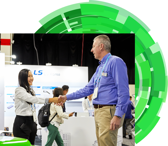 Attendee and exhibitor shaking hands at a tradeshow
