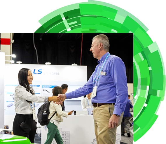 Attendee and exhibitor shaking hands at a tradeshow